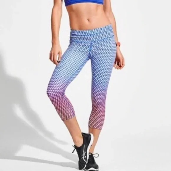 Athleta Vivid Sonar Ombré Capri Yoga Pants Leggings Size Small—Like New - Picture 9 of 9
